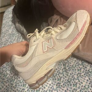 New Balance Cream & Light Pink 2002R Suede Sneakers